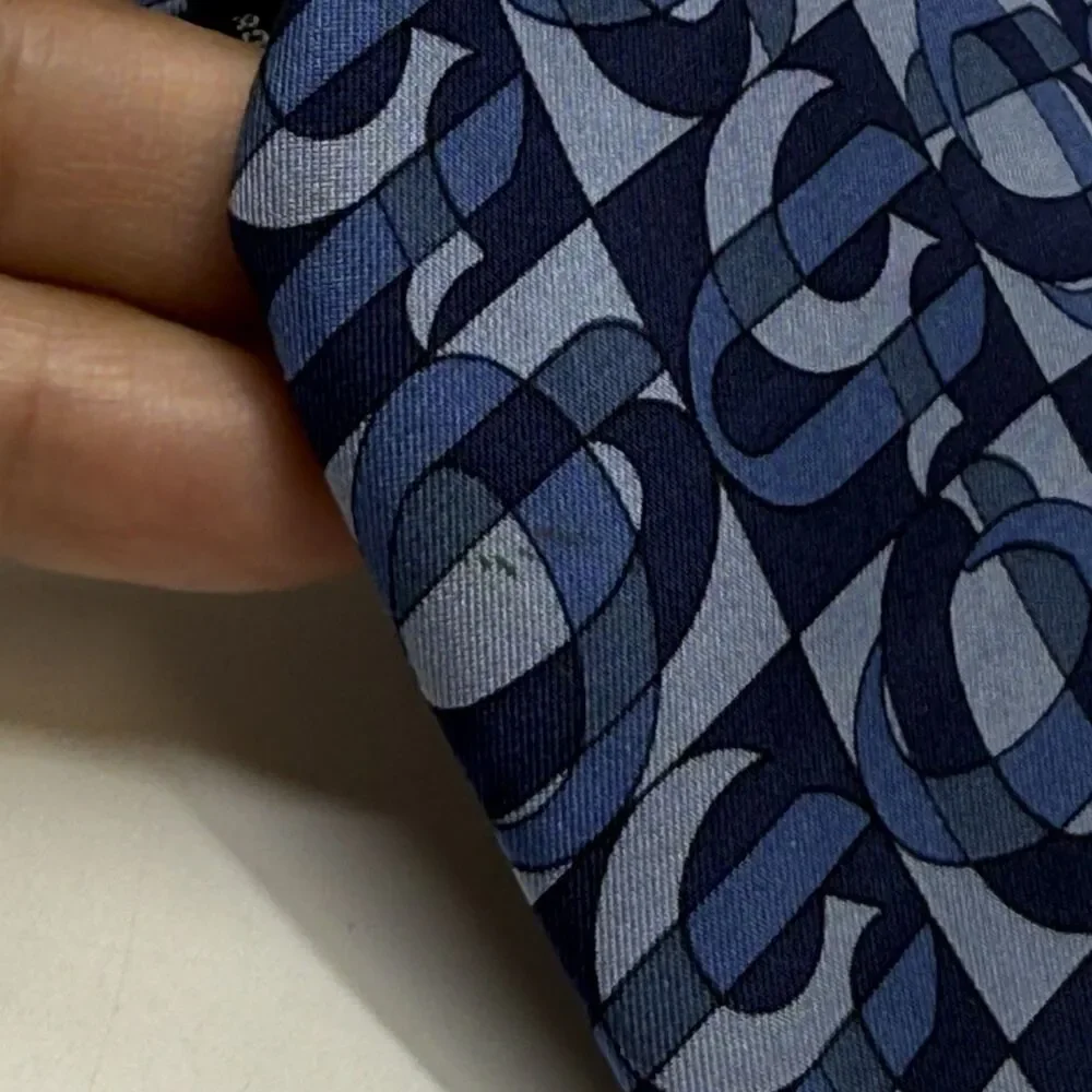 GUCCI Made In Italy Blue Geometric 100% Silk Tie